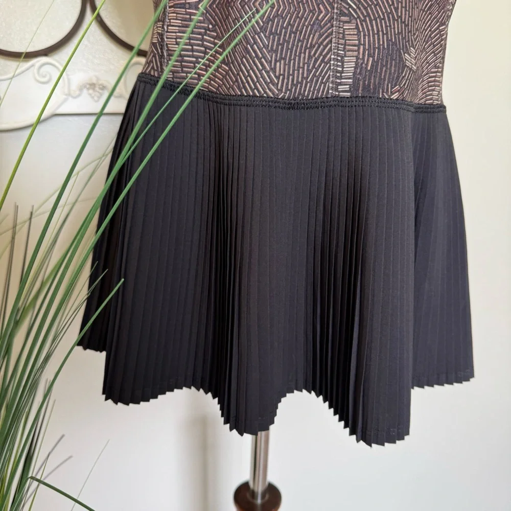 LULULEMON Size Medium Peplum Style Tank Top (see measurements)